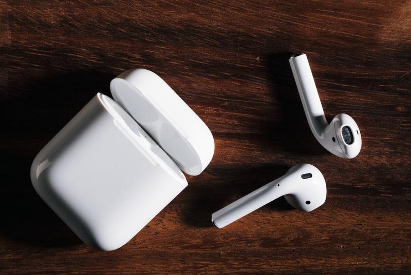 С iPhone 12  больше не будет наушников